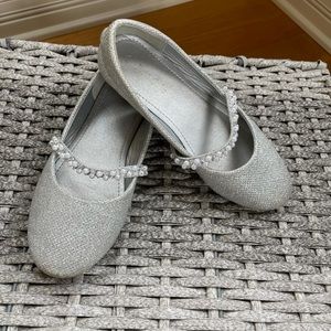 Girl’s ballerina flat